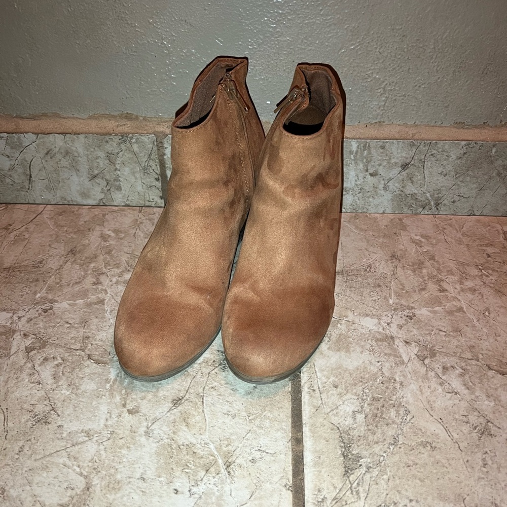 Old Navy Boots Womens 9 Brown Roasted Chestnut Heeled Ankle Bootie Zip Suede